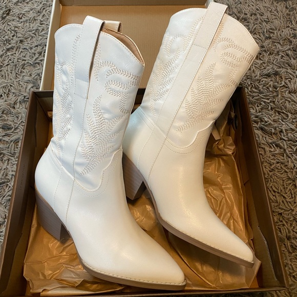 Vici Monterey Heeled Western Boot - Picture 4 of 5